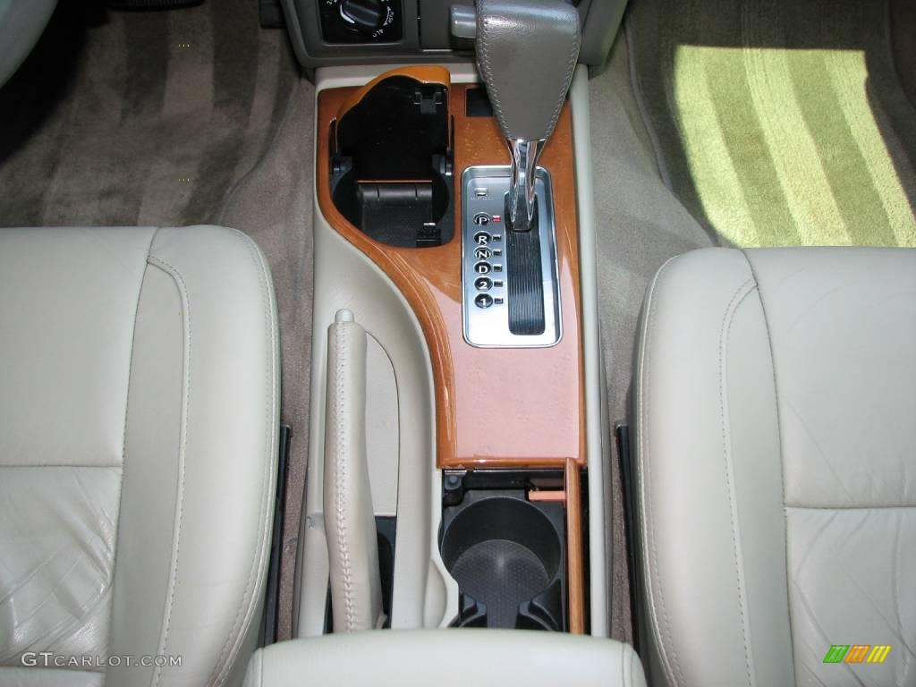 2002 QX4 4x4 - Black Obsidian / Stone Beige photo #14