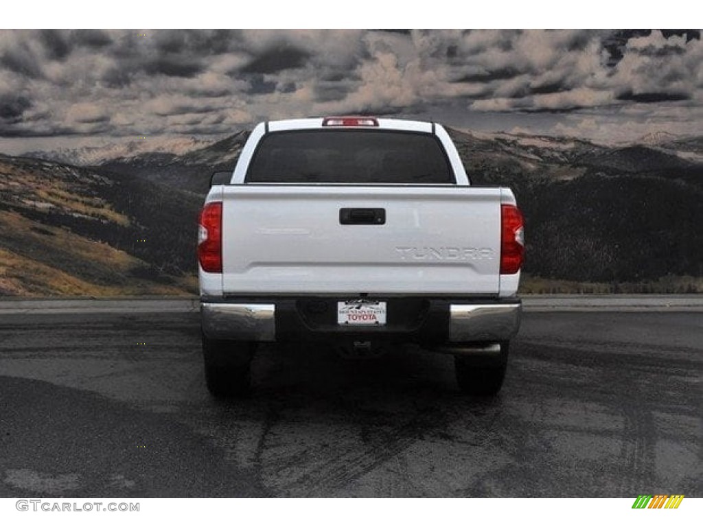 2018 Tundra SR5 CrewMax 4x4 - Super White / Black photo #4