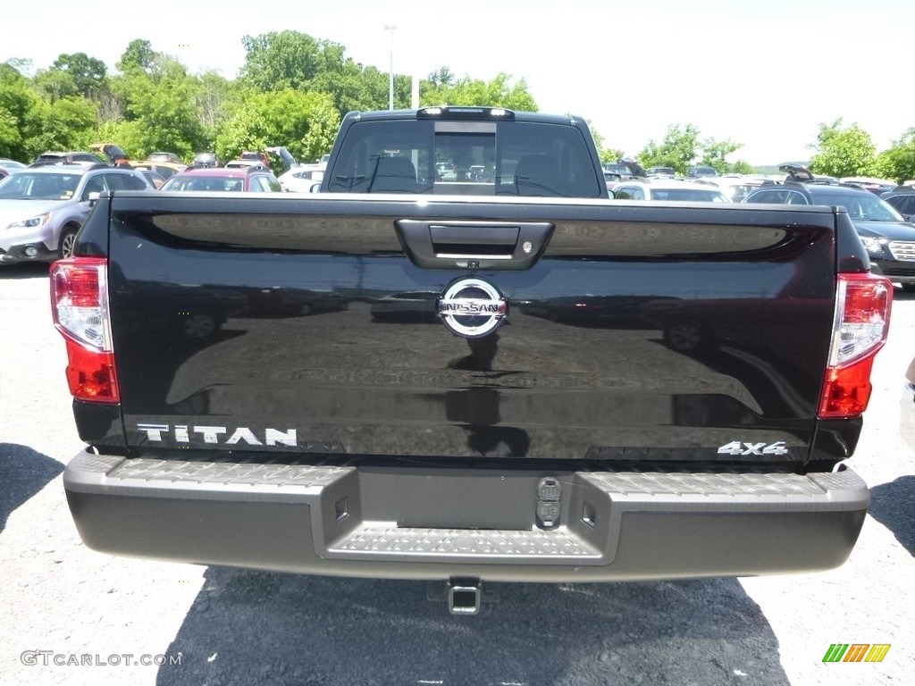 2018 Titan S Single Cab 4x4 - Magnetic Black / Black photo #16