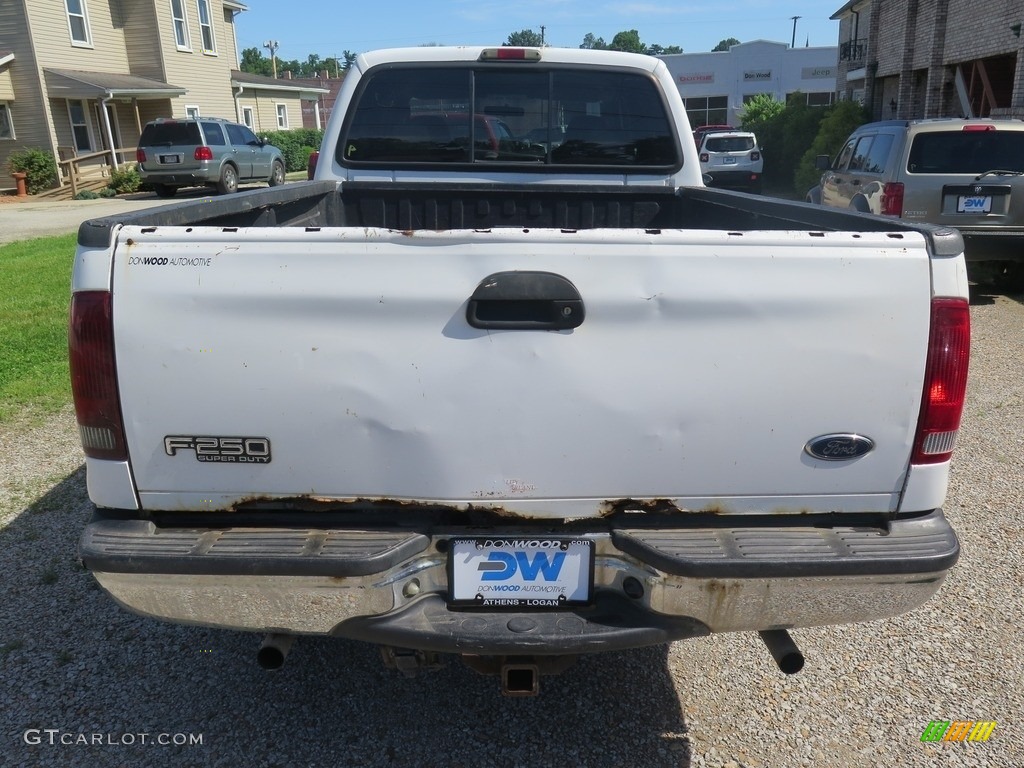 2004 F250 Super Duty XLT Crew Cab 4x4 - Oxford White / Medium Flint photo #10