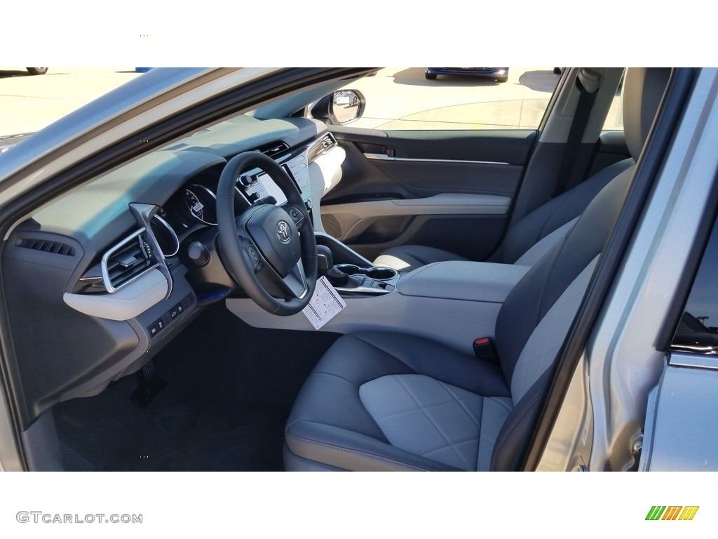 2018 Camry XLE - Celestial Silver Metallic / Ash photo #3