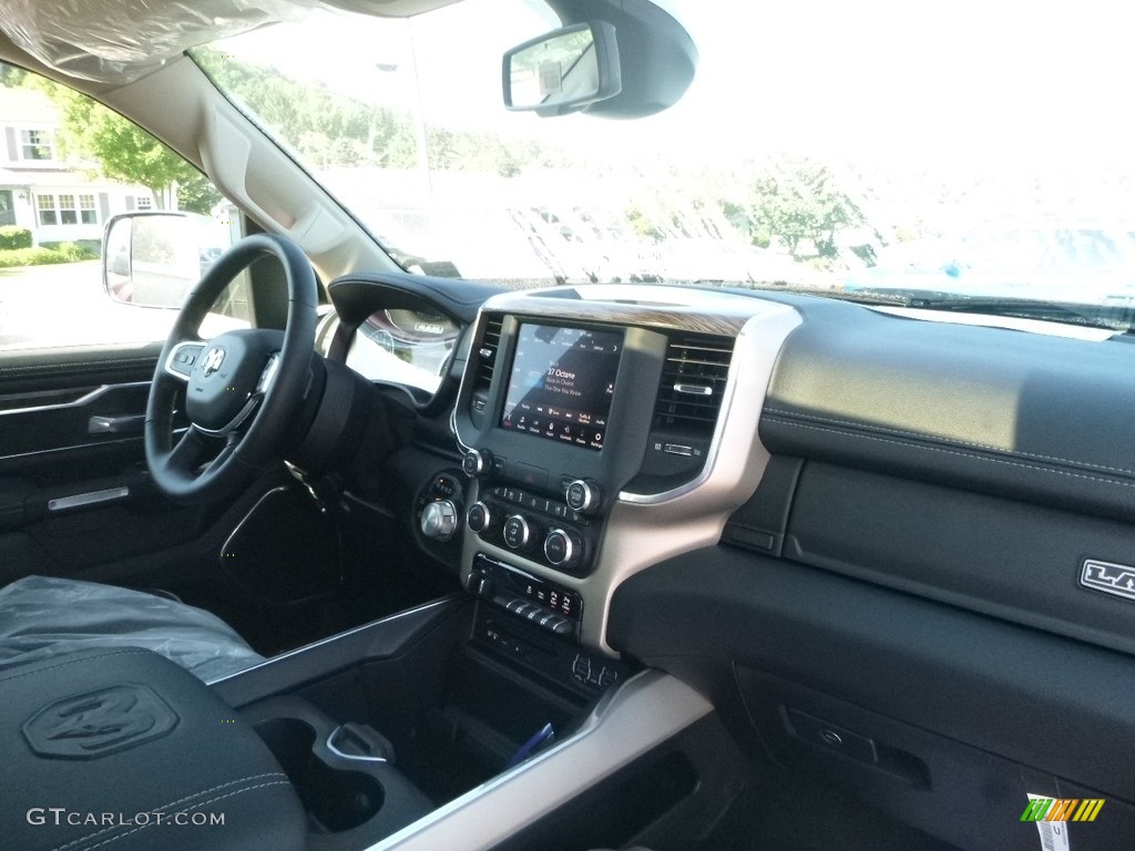 2019 1500 Laramie Quad Cab 4x4 - Diamond Black Crystal Pearl / Black photo #10