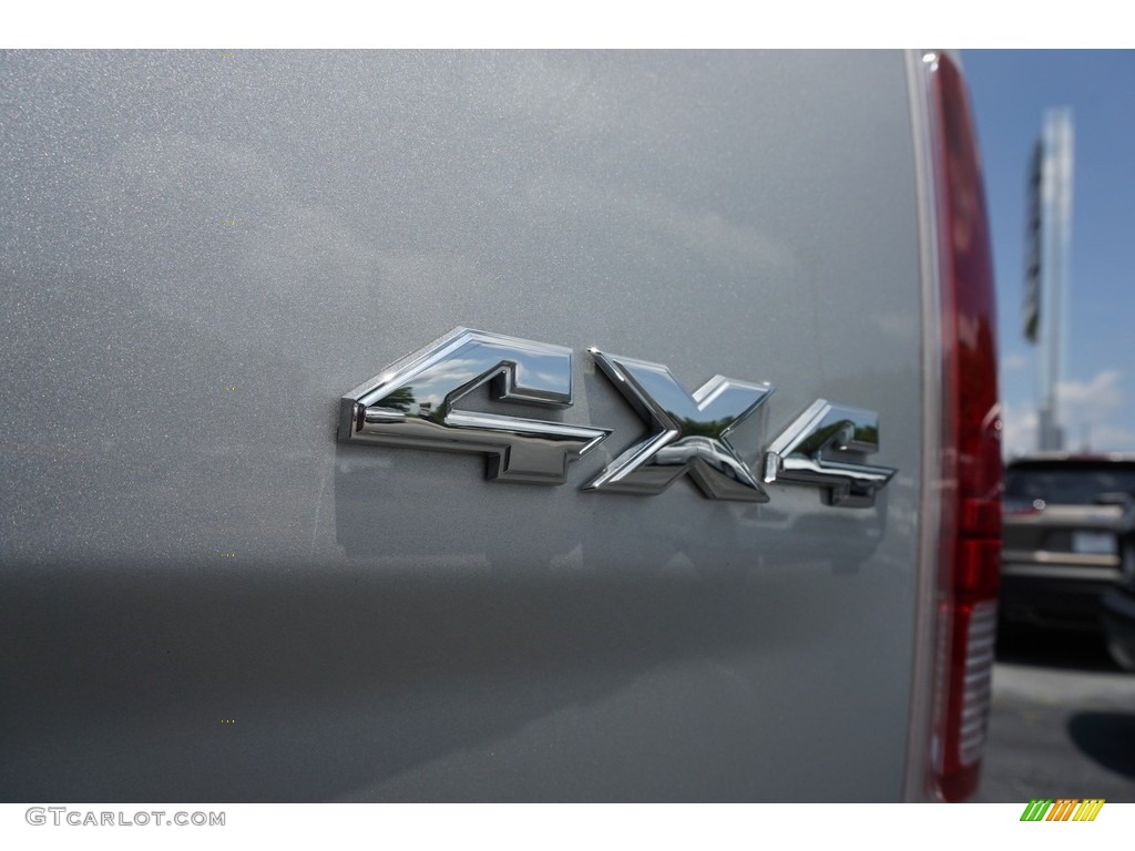 2018 1500 Laramie Crew Cab 4x4 - Bright Silver Metallic / Black photo #16