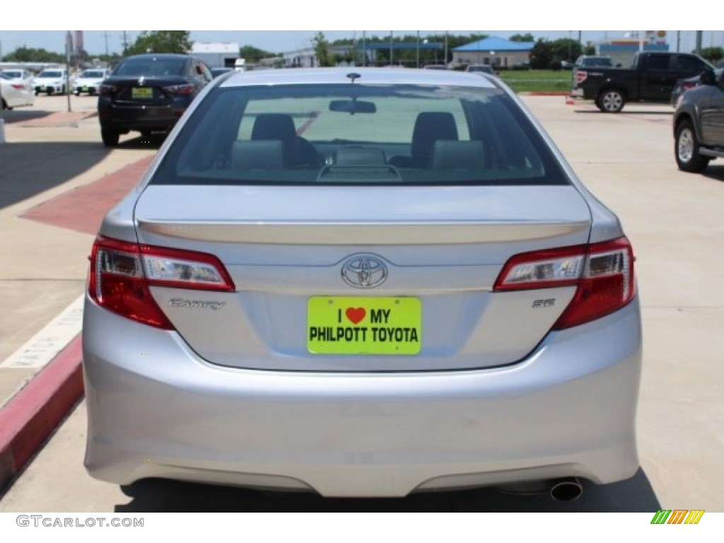 2012 Camry SE - Classic Silver Metallic / Light Gray photo #7