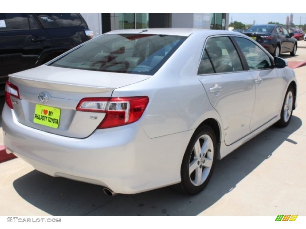 2012 Camry SE - Classic Silver Metallic / Light Gray photo #8