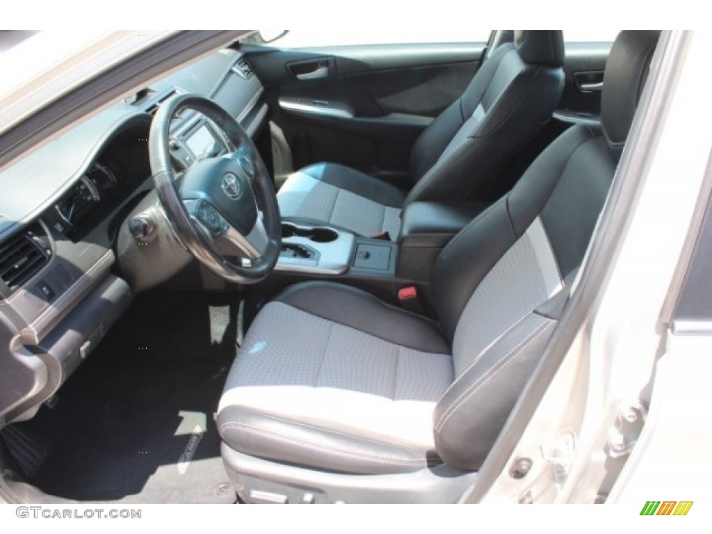 2012 Camry SE - Classic Silver Metallic / Light Gray photo #14
