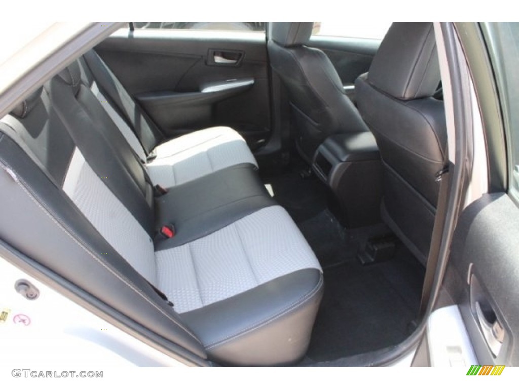 2012 Camry SE - Classic Silver Metallic / Light Gray photo #27