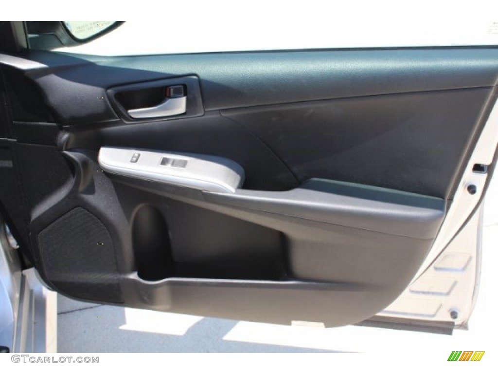 2012 Camry SE - Classic Silver Metallic / Light Gray photo #28