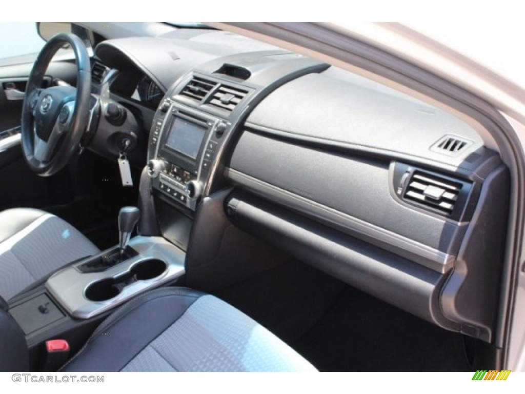 2012 Camry SE - Classic Silver Metallic / Light Gray photo #29