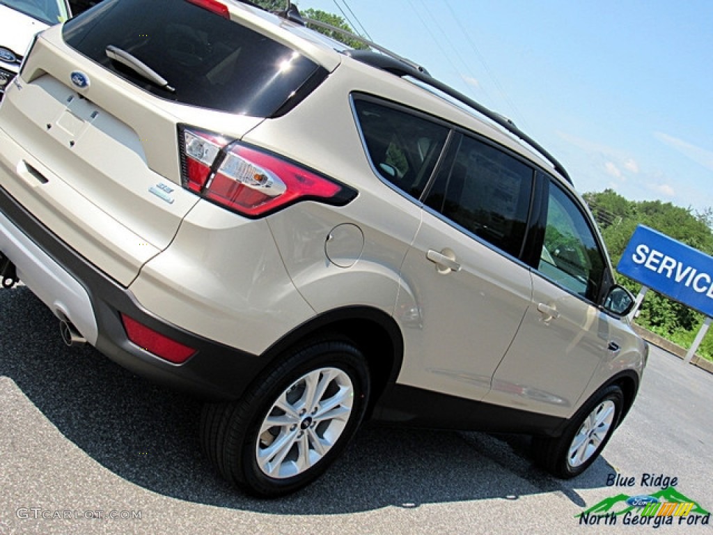 2018 Escape SE - White Gold / Medium Light Stone photo #32