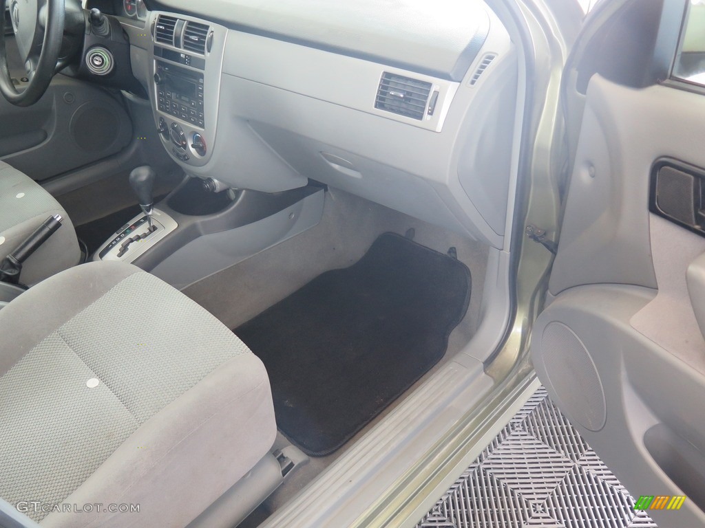 2006 Forenza Sedan - Desert Green Metallic / Grey photo #30