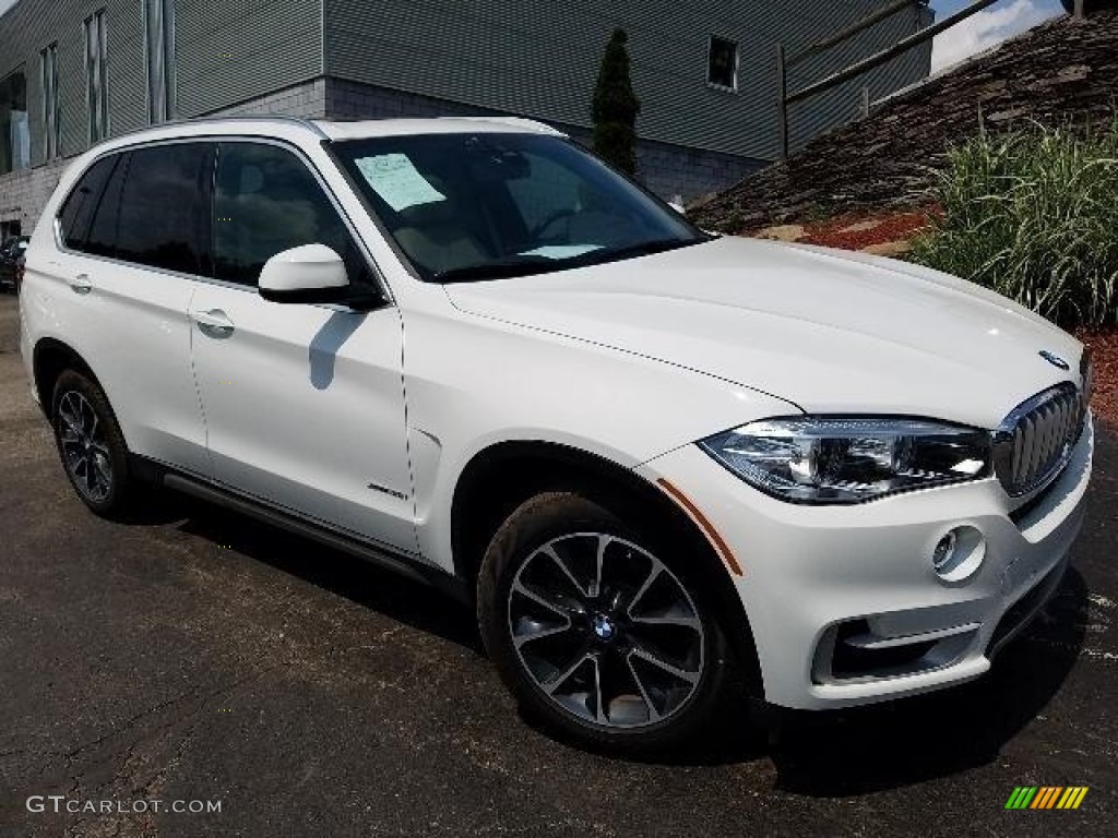 2018 X5 xDrive35i - Alpine White / Canberra Beige/Black photo #1