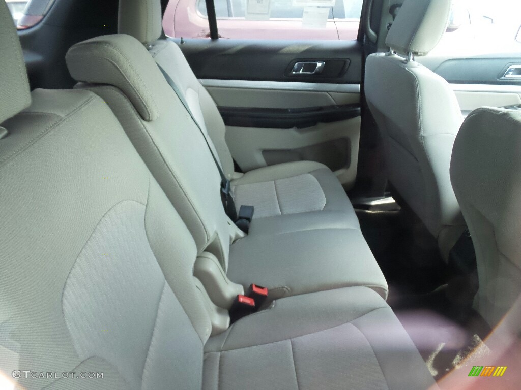 2018 Explorer 4WD - Ingot Silver / Medium Stone photo #5
