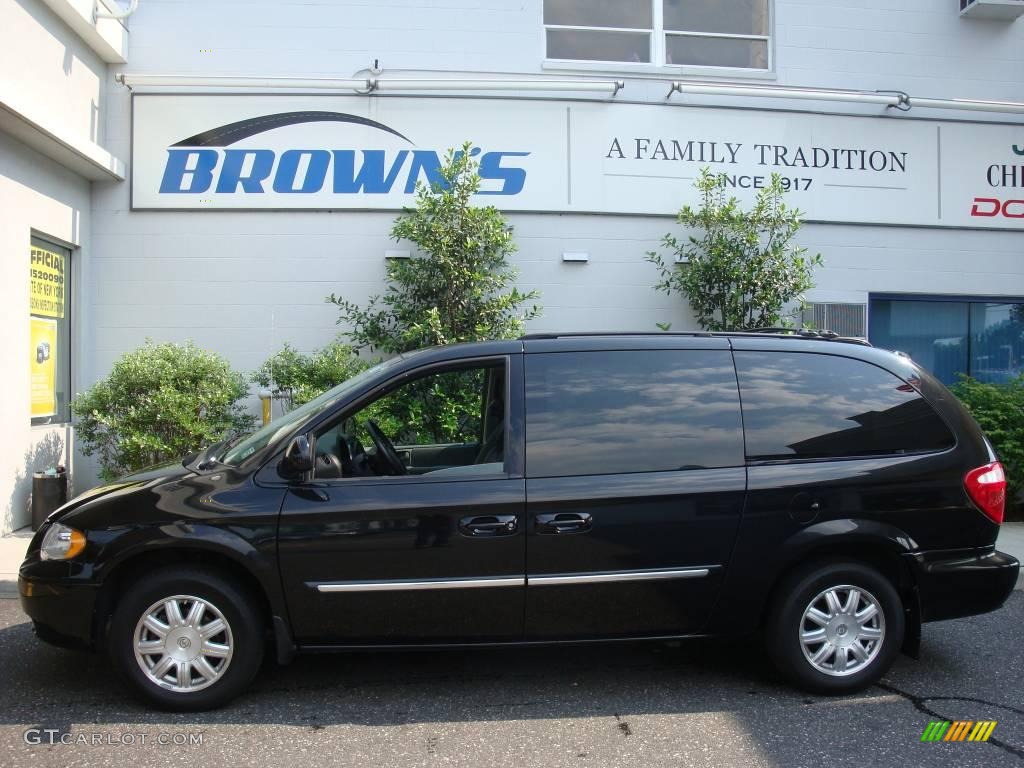 2007 Town & Country Touring - Brilliant Black Crystal Pearl / Medium Slate Gray photo #1