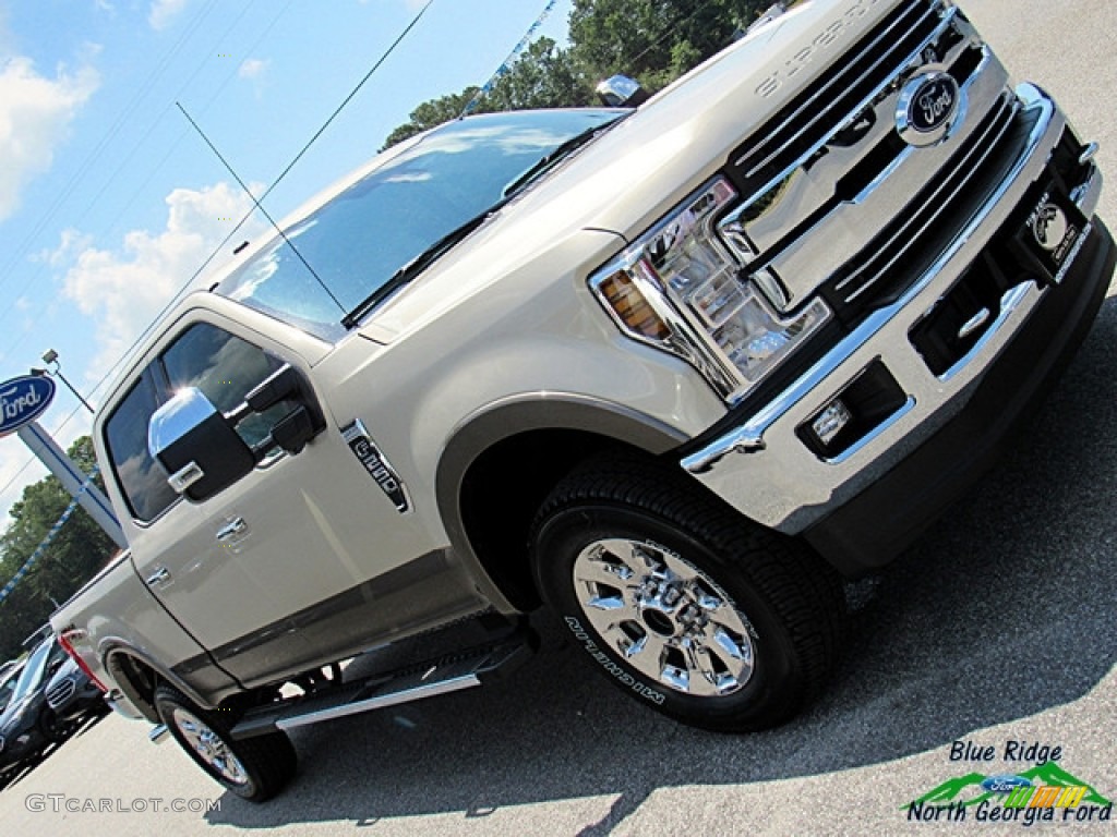 2018 F250 Super Duty Lariat Crew Cab 4x4 - White Gold / Camel photo #37