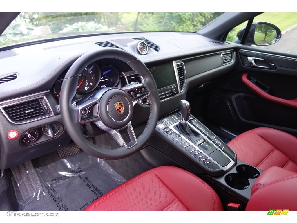 Black/Garnet Red Interior 2017 Porsche Macan GTS Photo #127816270