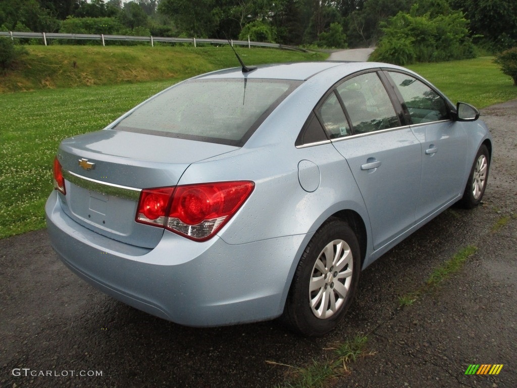 2011 Cruze LS - Ice Blue Metallic / Jet Black/Medium Titanium photo #3