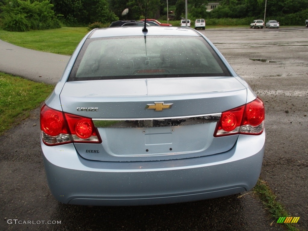 2011 Cruze LS - Ice Blue Metallic / Jet Black/Medium Titanium photo #5