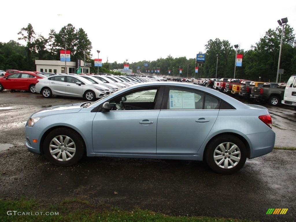 2011 Cruze LS - Ice Blue Metallic / Jet Black/Medium Titanium photo #8