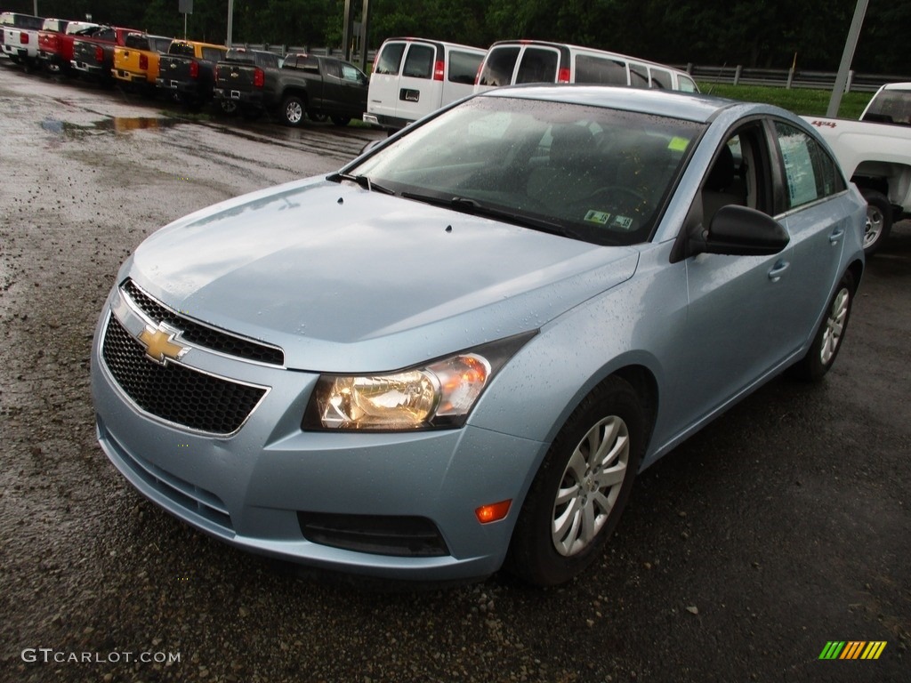 2011 Cruze LS - Ice Blue Metallic / Jet Black/Medium Titanium photo #10