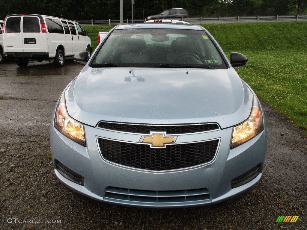 2011 Cruze LS - Ice Blue Metallic / Jet Black/Medium Titanium photo #11