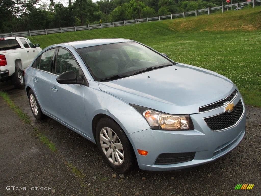 2011 Cruze LS - Ice Blue Metallic / Jet Black/Medium Titanium photo #12