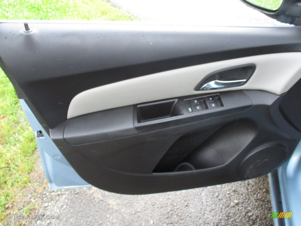 2011 Cruze LS - Ice Blue Metallic / Jet Black/Medium Titanium photo #14