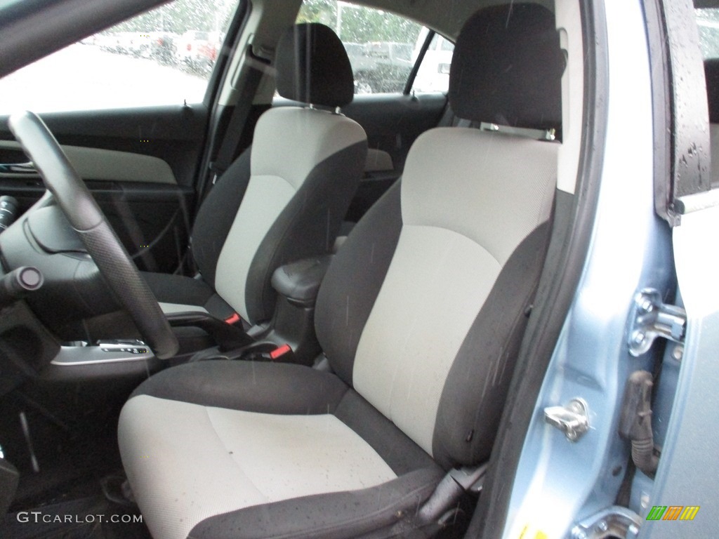 2011 Cruze LS - Ice Blue Metallic / Jet Black/Medium Titanium photo #23