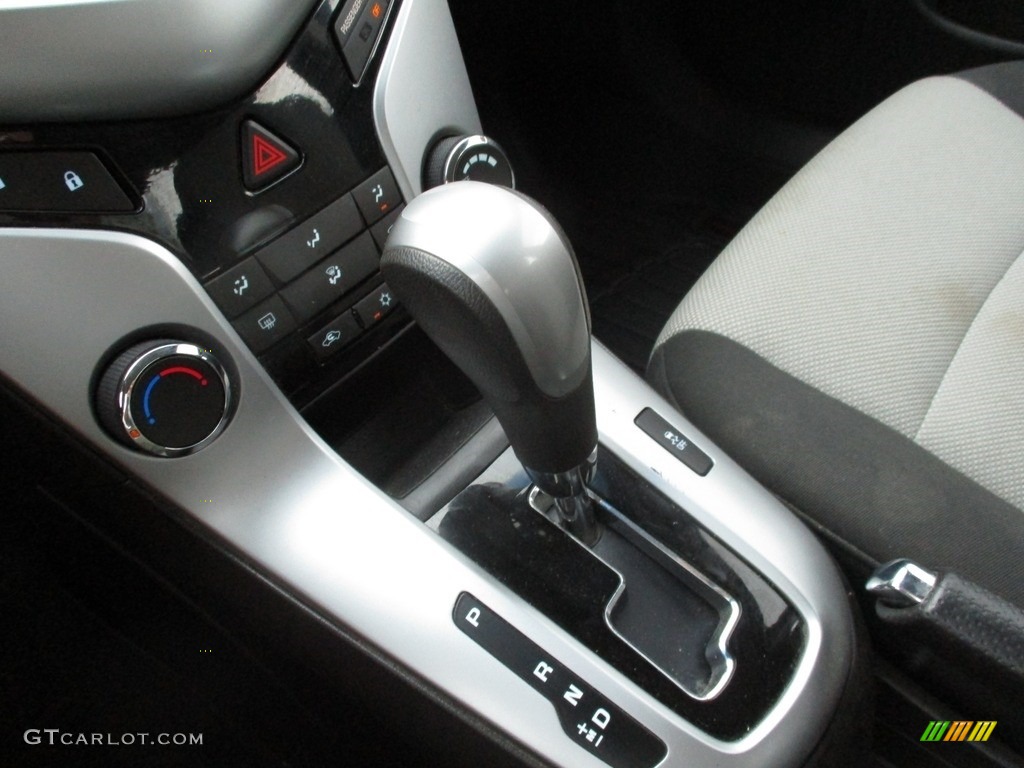 2011 Cruze LS - Ice Blue Metallic / Jet Black/Medium Titanium photo #26