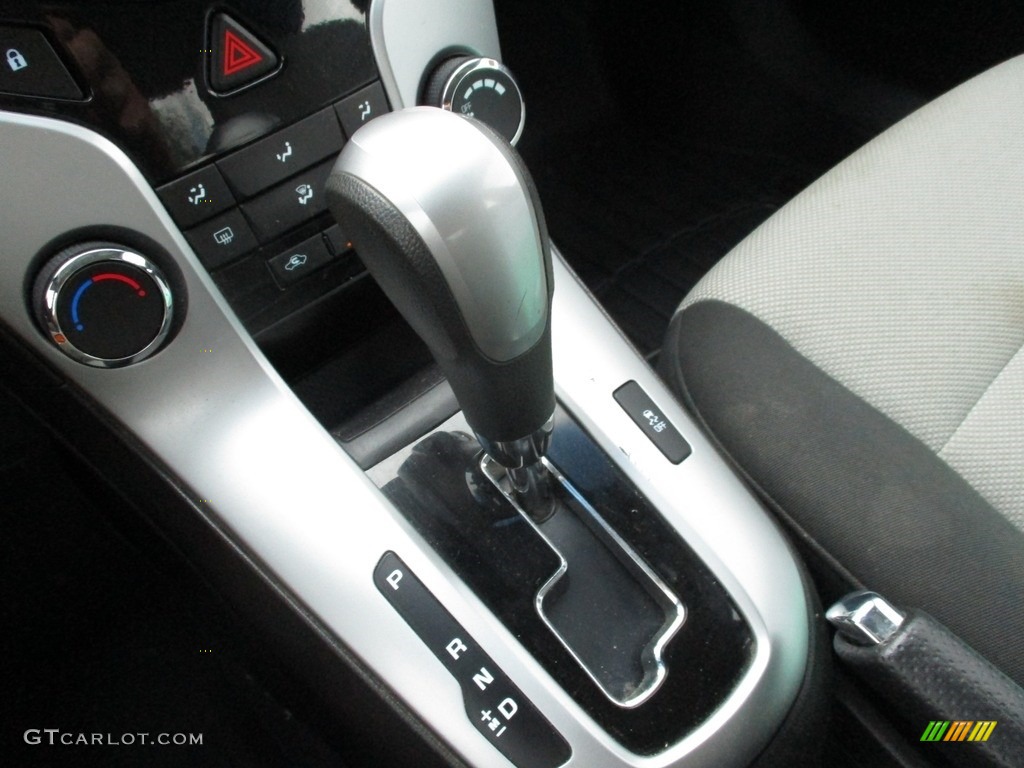 2011 Cruze LS - Ice Blue Metallic / Jet Black/Medium Titanium photo #28
