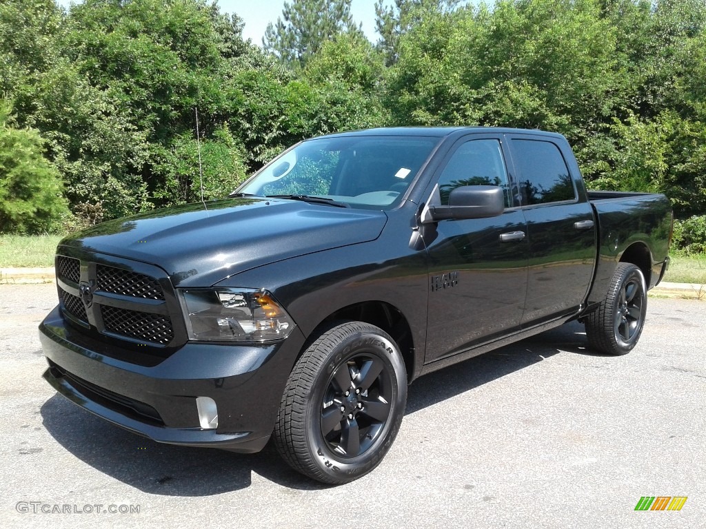 Brilliant Black Crystal Pearl 2018 Ram 1500 Express Crew Cab 4x4 Exterior Photo #127820935