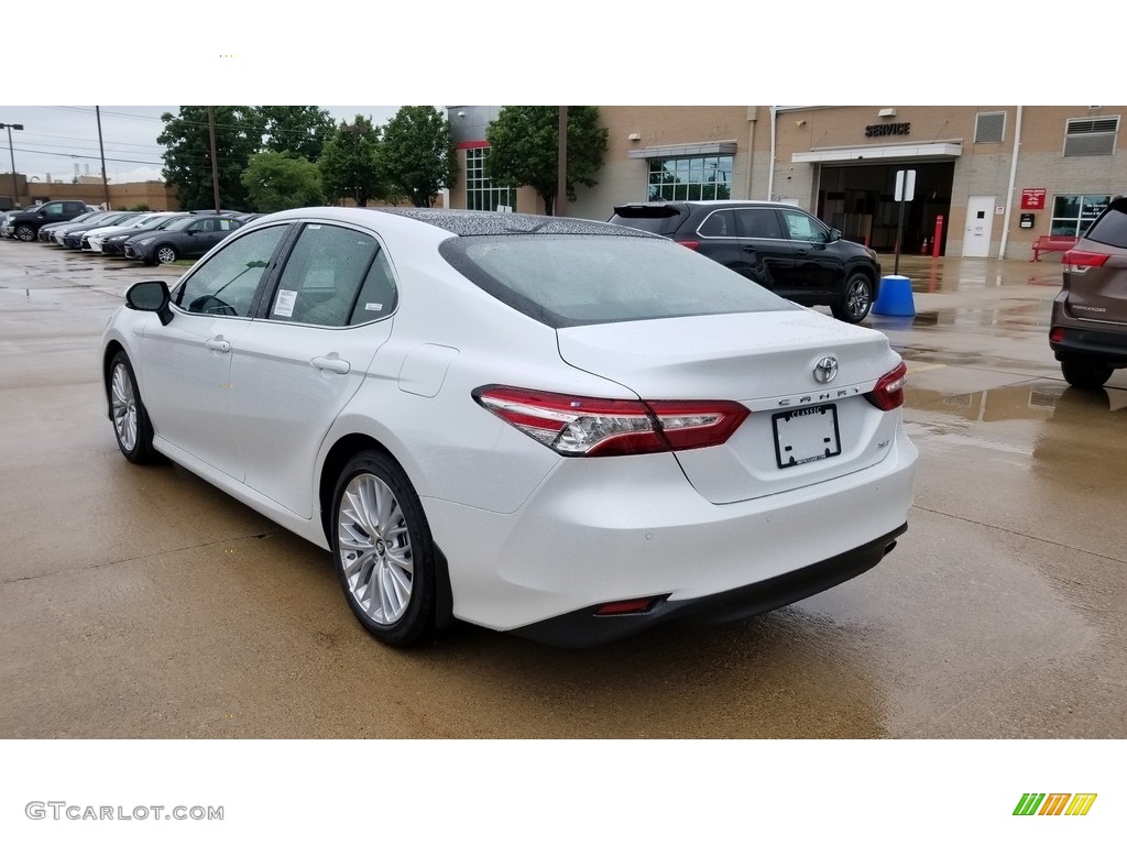 2018 Camry XLE - Wind Chill Pearl / Macadamia photo #2