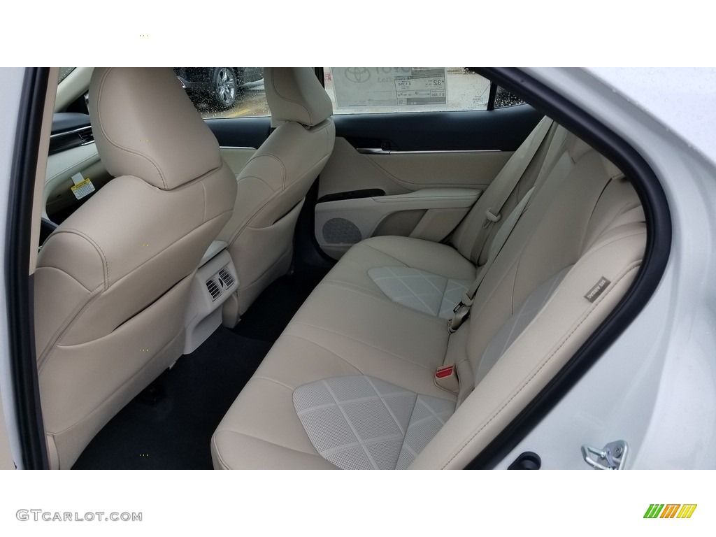 2018 Camry XLE - Wind Chill Pearl / Macadamia photo #4