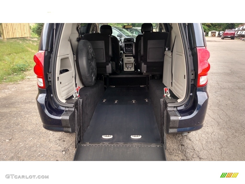 2013 Grand Caravan SE - True Blue Pearl / Black/Light Graystone photo #32