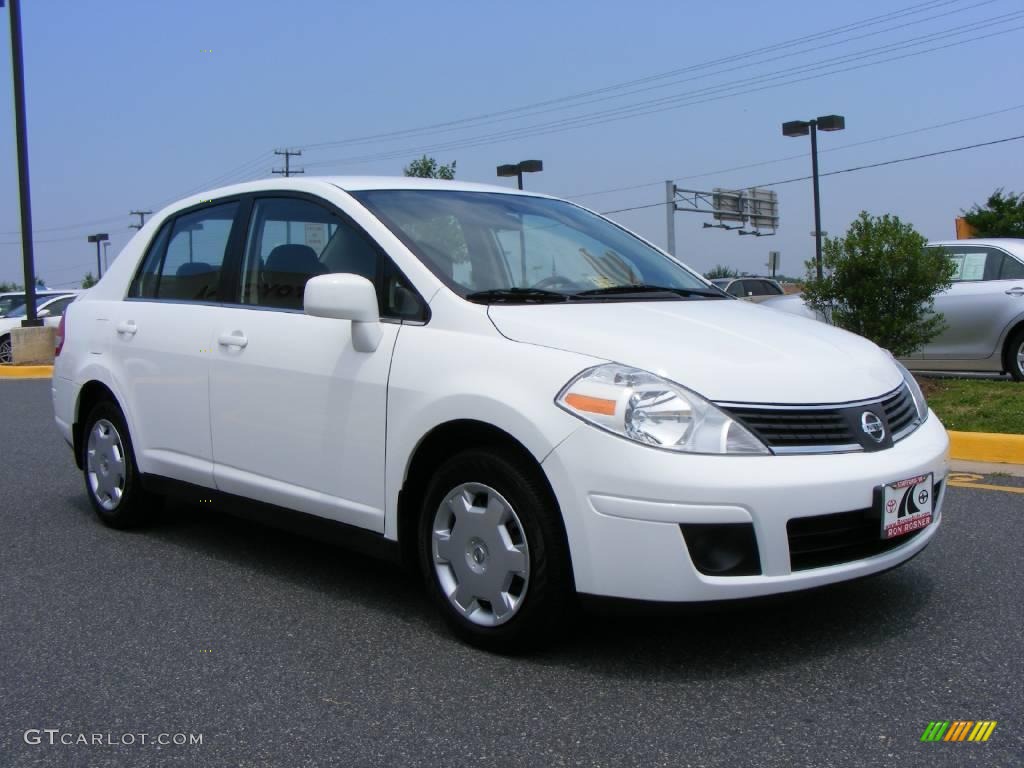 2008 Versa 1.8 S Sedan - Fresh Powder White / Charcoal photo #2