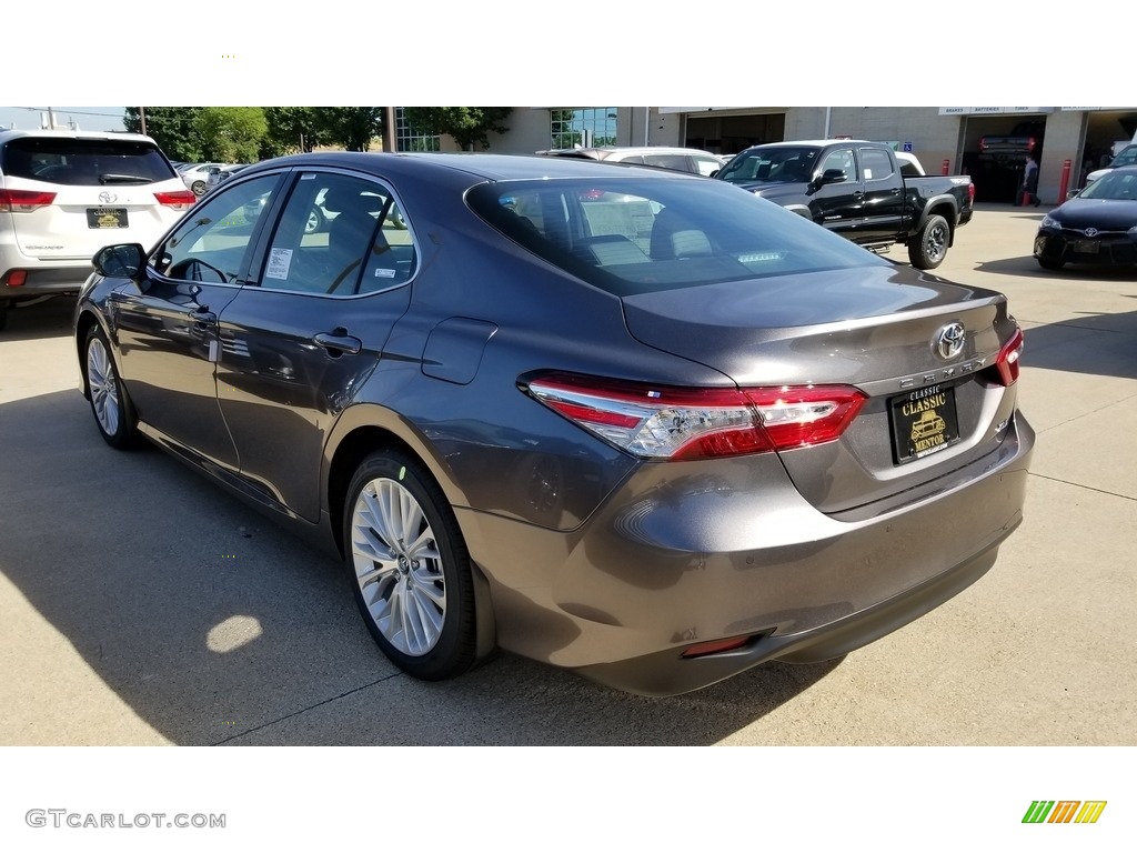2018 Camry XLE - Predawn Gray Mica / Black photo #2