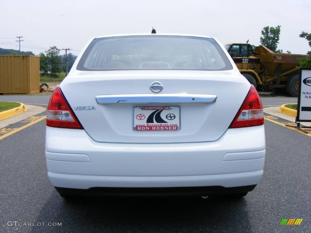 2008 Versa 1.8 S Sedan - Fresh Powder White / Charcoal photo #16