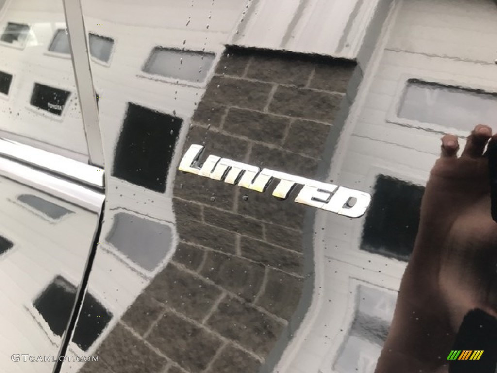 2018 4Runner Limited - Midnight Black Metallic / Black photo #5