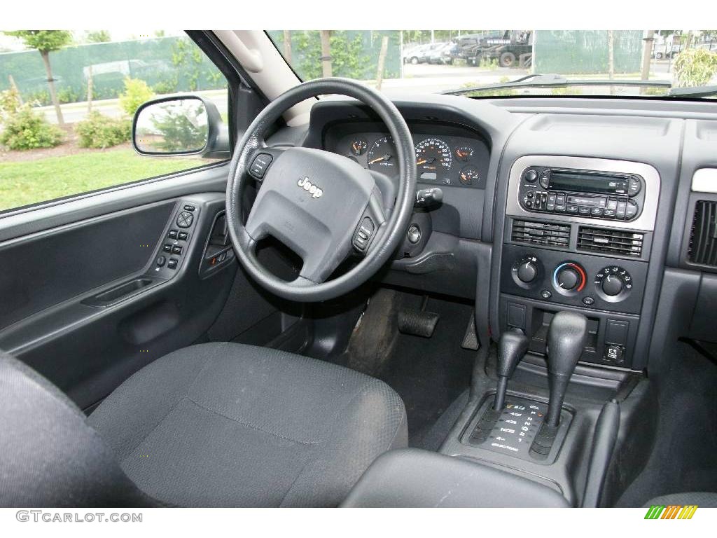 2004 Grand Cherokee Laredo 4x4 - Bright Silver Metallic / Dark Slate Gray photo #13