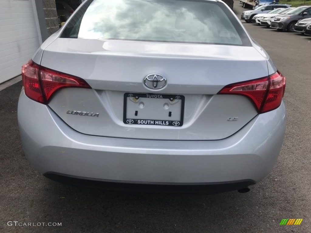 2019 Corolla LE - Classic Silver Metallic / Black photo #3