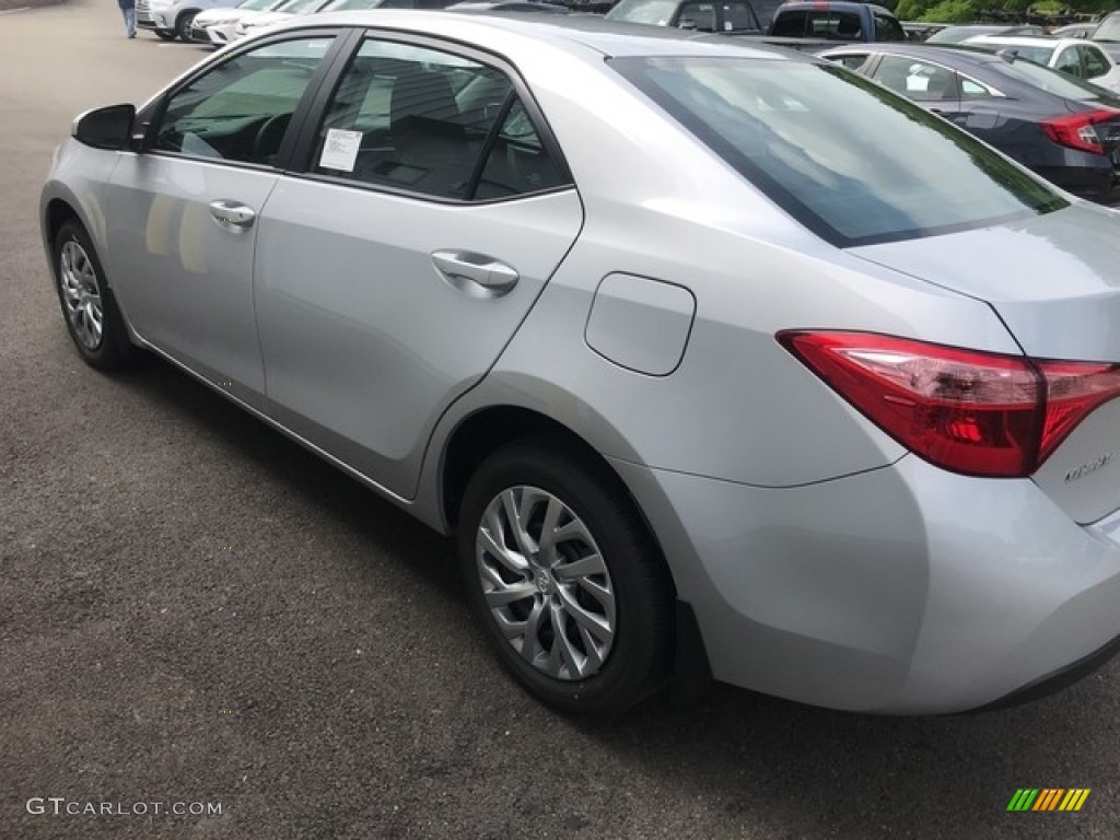 2019 Corolla LE - Classic Silver Metallic / Black photo #4