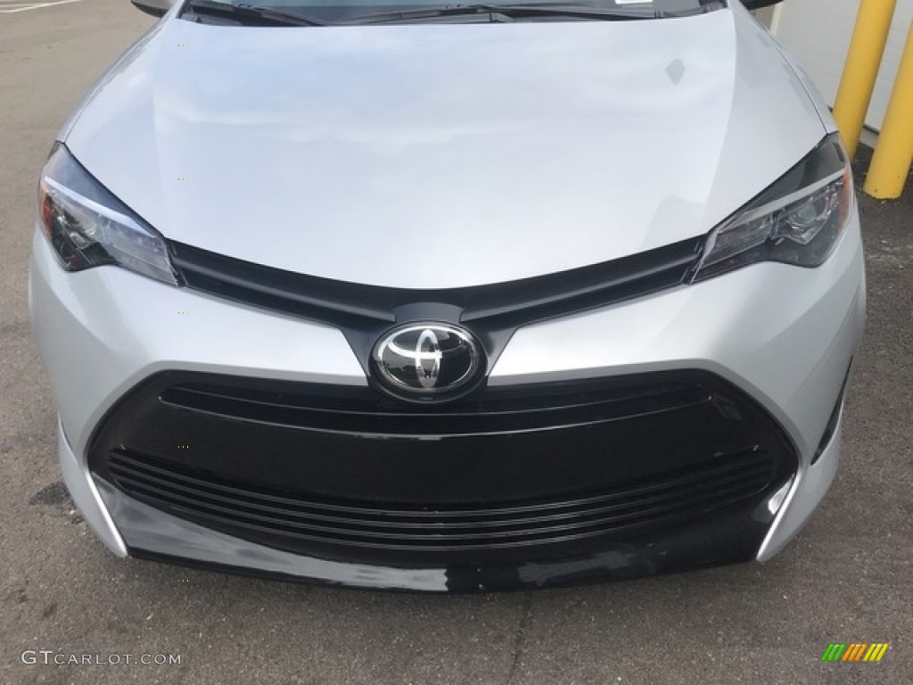2019 Corolla LE - Classic Silver Metallic / Black photo #5