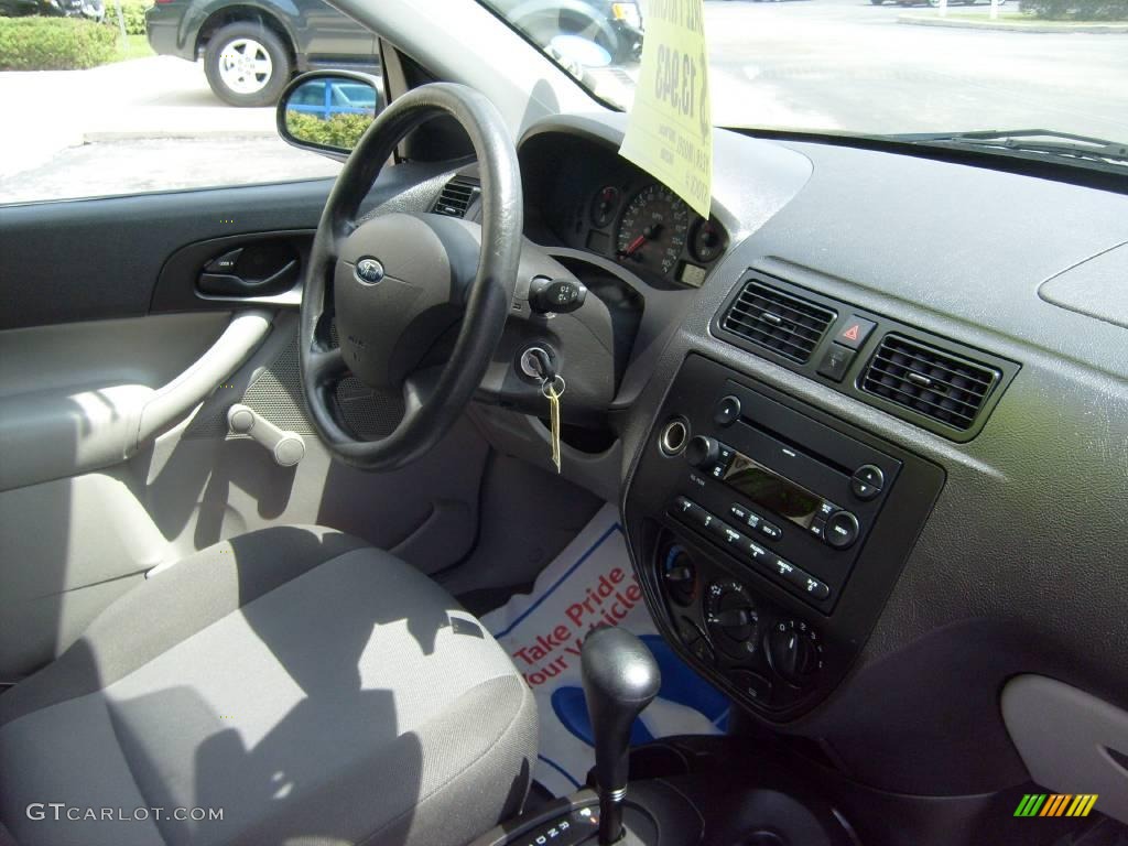 2007 Focus ZX4 S Sedan - CD Silver Metallic / Charcoal/Light Flint photo #17