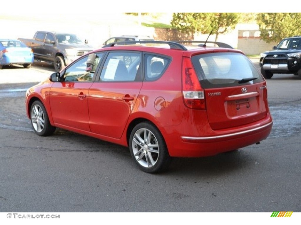 2010 Elantra Touring SE - Chilipepper Red / Black photo #5
