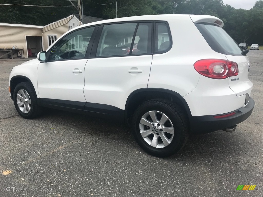 2010 Tiguan S - Candy White / Clay Gray photo #4