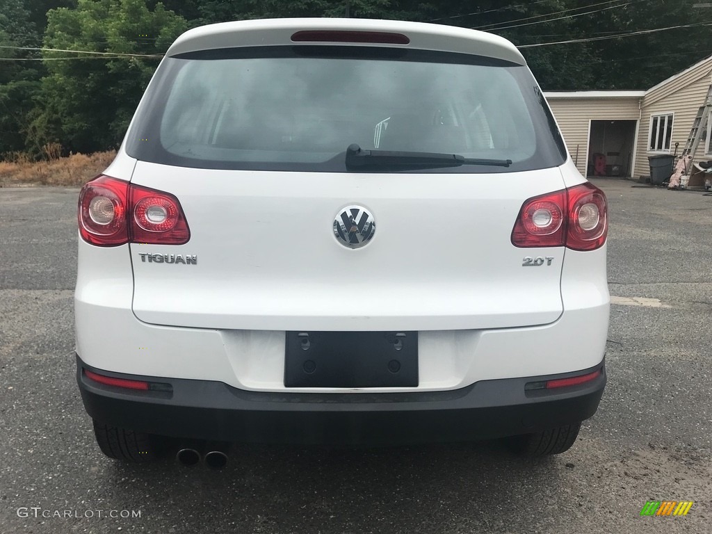 2010 Tiguan S - Candy White / Clay Gray photo #6