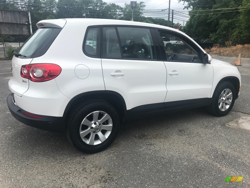 2010 Tiguan S - Candy White / Clay Gray photo #9