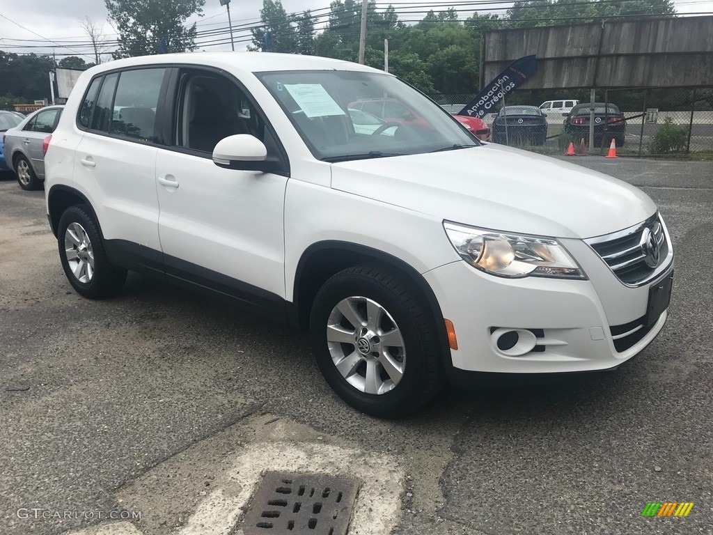 2010 Tiguan S - Candy White / Clay Gray photo #11