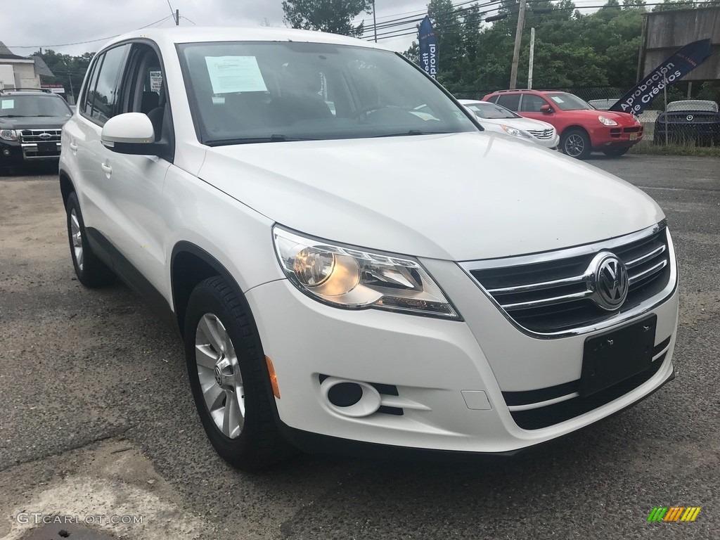 2010 Tiguan S - Candy White / Clay Gray photo #12