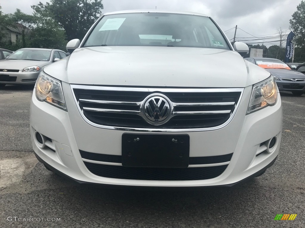 2010 Tiguan S - Candy White / Clay Gray photo #13